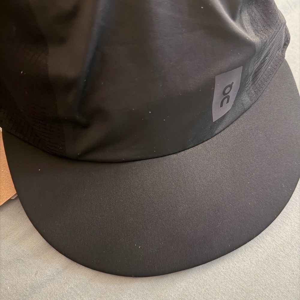 On Running Black Running Cap